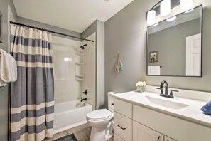 Hair dryer, towels - Pet-Friendly Abode, Walk to Table Rock Lake! (Kimberling City)