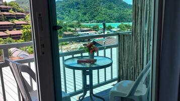 Quarto casal básico | Terraço/pátio