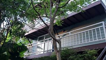 Quarto casal básico | Terraço/pátio