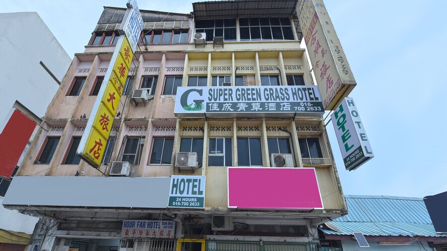 Spot On 90625 Super Green Grass Hotel