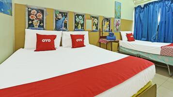 Desk, soundproofing, free WiFi, bed sheets