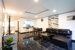 Living area - DEL MAX resort Pattaya (Pattaya)