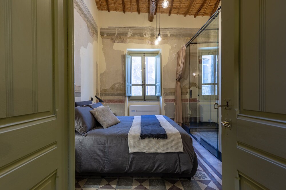 LADIRI-ANCIENT RESIDENCE IN RAW EARTH