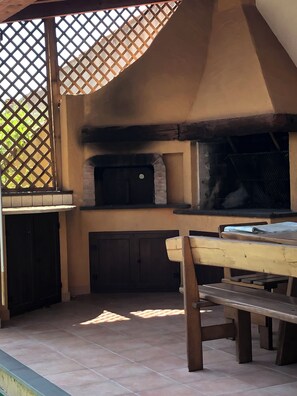 Outdoor dining - Large two-room apartment on the first floor, with balcony and bathroom. (Cabras)