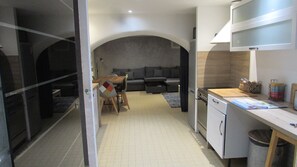 Fridge, microwave, oven, dishwasher