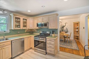Fridge, microwave, stovetop, dishwasher - Stockbridge Home: Walk to Town Beach! (Stockbridge)