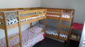2 chambres, fer et planche à repasser, draps fournis