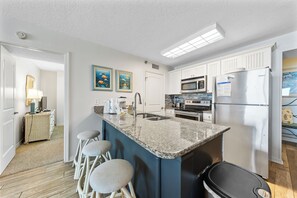 Signature Condo, Multiple Beds, Balcony, Ocean View | Private kitchen | Fridge, microwave, oven, stovetop - Harbor Place 513 (Orange Beach)