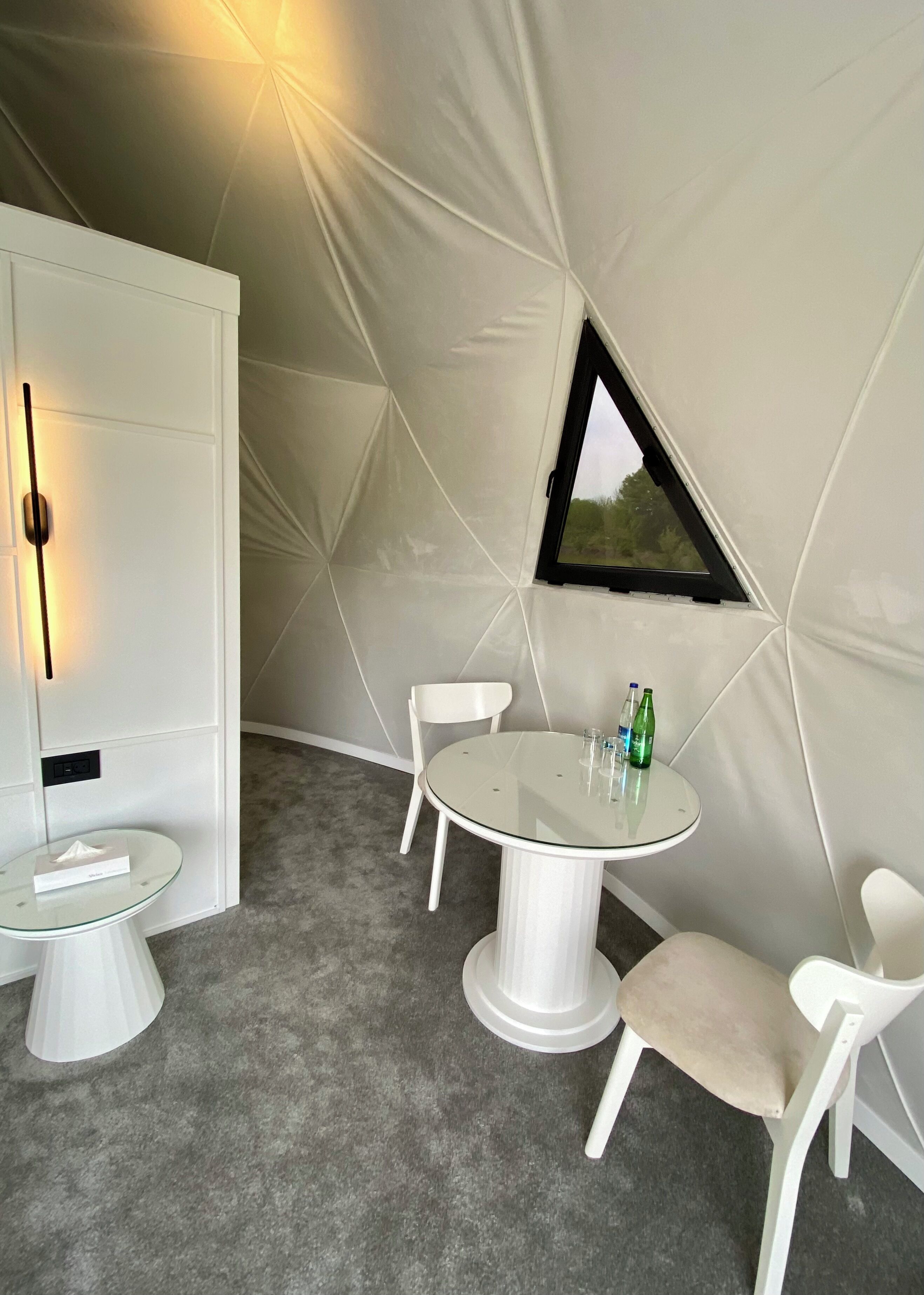 Sábanas italianas Frette, ropa de cama de alta calidad y minibar 