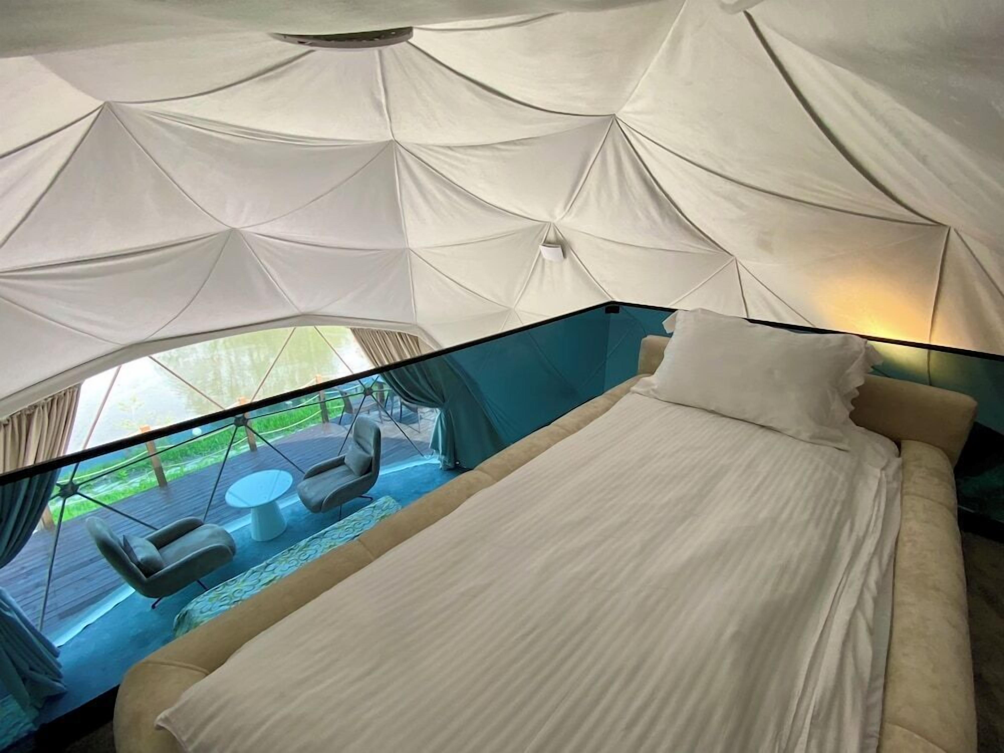Sábanas italianas Frette, ropa de cama de alta calidad y minibar 