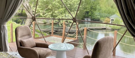 Bungalow Lake & Waterfall view | ผ้าปูที่นอน Frette จากอิตาลี, เครื่องนอนระดับพรีเมียม, มินิบาร์