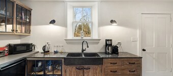 super cosy cottage with high speed internet!