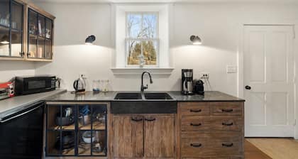 super cosy cottage with high speed internet!