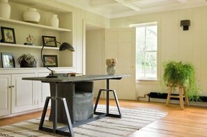 Interior - Hunters Retreat with High Speed Internet (Middleburg)