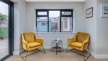House | 3 bedrooms, travel cot