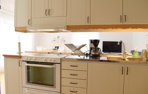 Ferienhaus | Eigene Küche | Kühlschrank, Kochgeschirr/Geschirr/Besteck