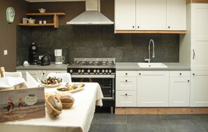 Apartment | Private kitchen | Fridge, cookware/dishes/utensils - Awesome Apartment in Yerseke With 2 Bedrooms, Sauna and Wifi (Yerseke)