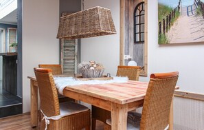 Apartment | Living room | Smart TV - Awesome Apartment in Yerseke With 2 Bedrooms, Sauna and Wifi (Yerseke)