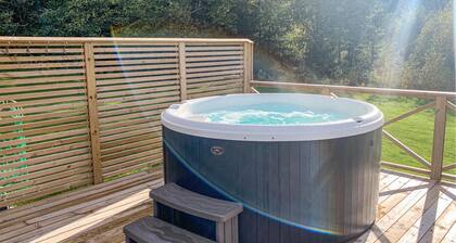 Awesome Home in Huskvarna With 3 Bedrooms, Jacuzzi and Wifi