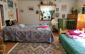 House | 2 bedrooms, bed sheets - Beautiful Home in Lönneberga With 2 Bedrooms (Lönneberga)