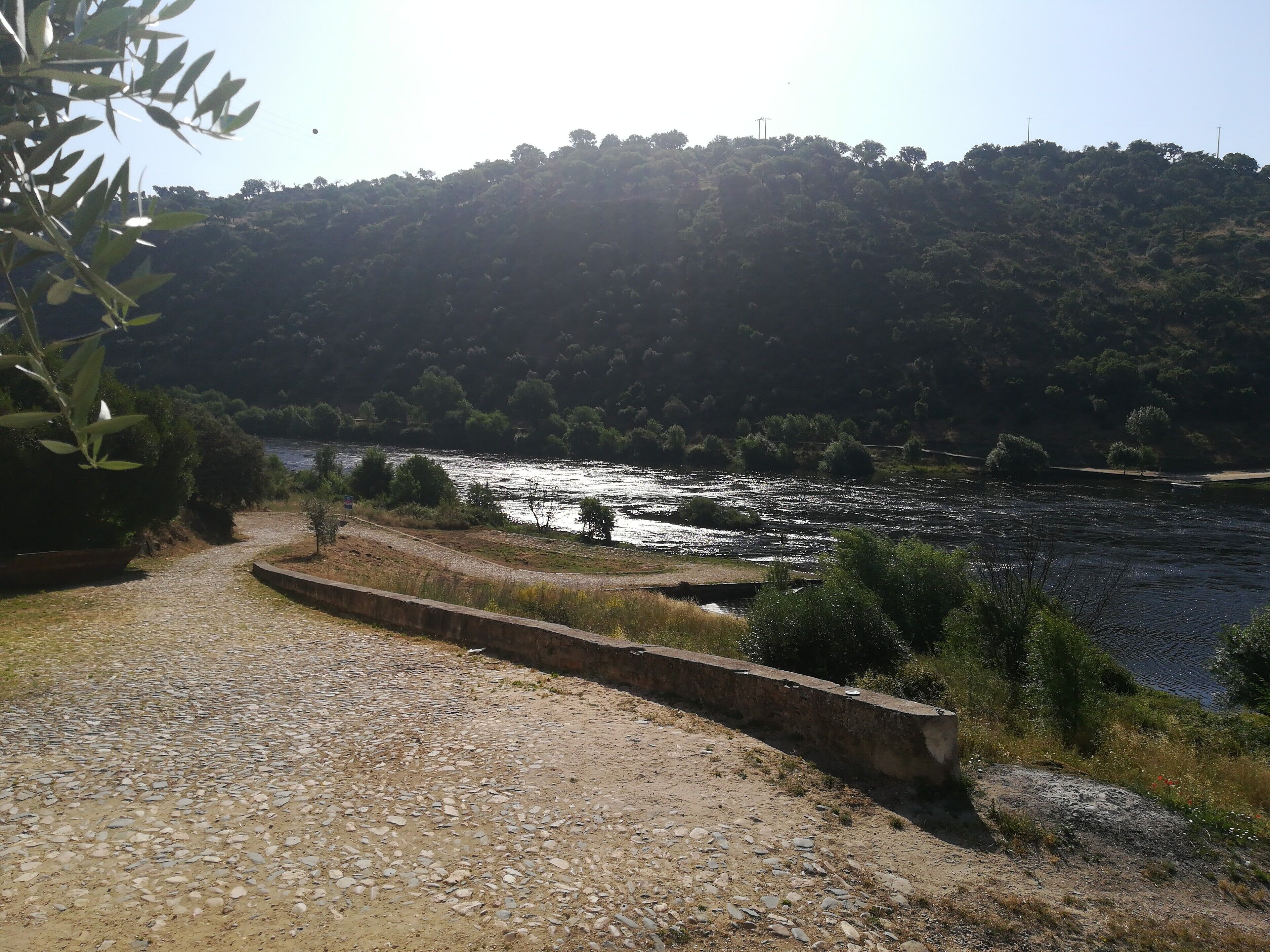 Country house with 2 floors in front of the Tagus River