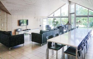 Ferienhaus | Wohnzimmer | Fernseher, Tischfußball, Tischtennisplatte