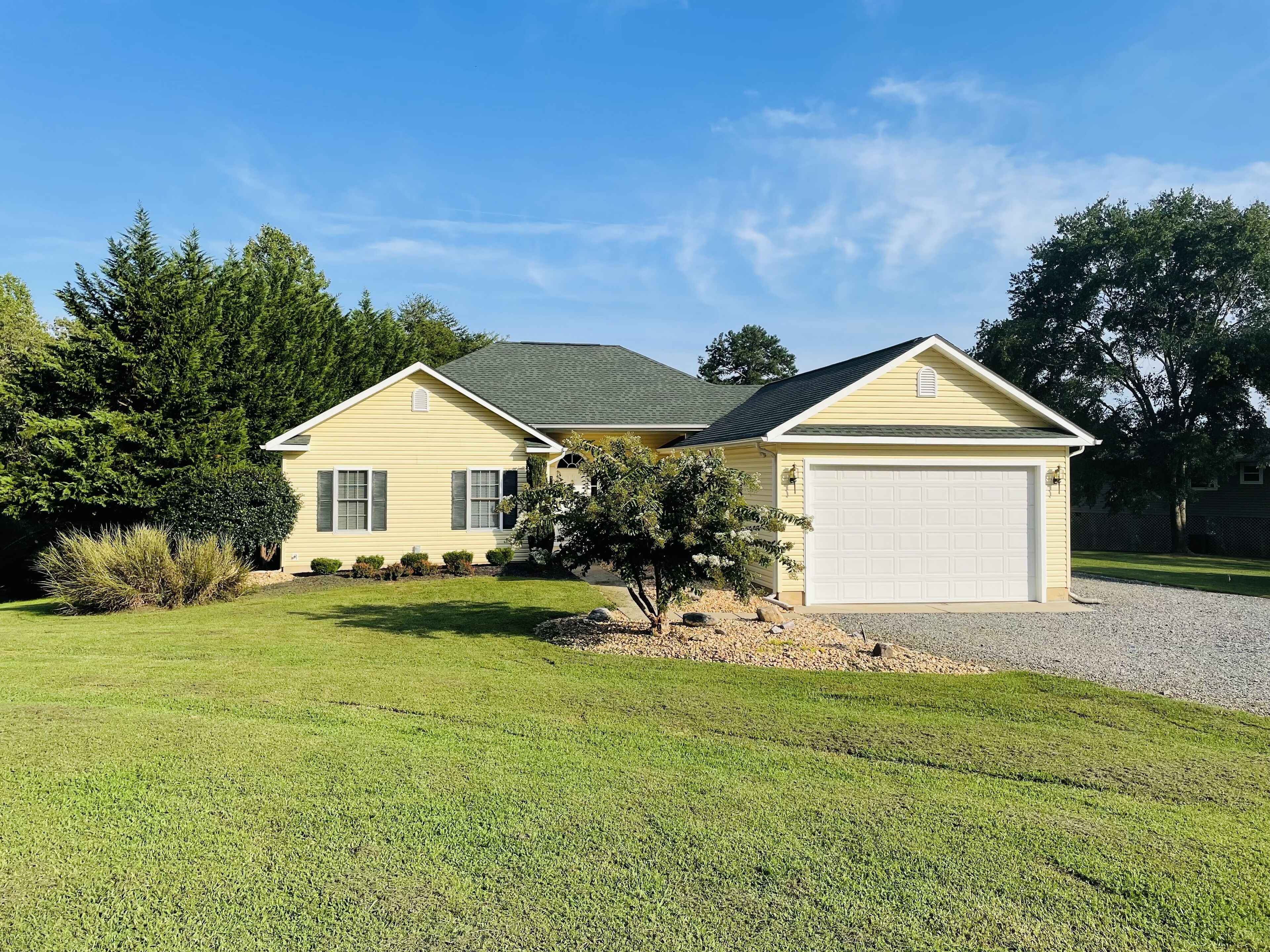 Wake It Easy - Waterfront home in a cove off center lake on public side.