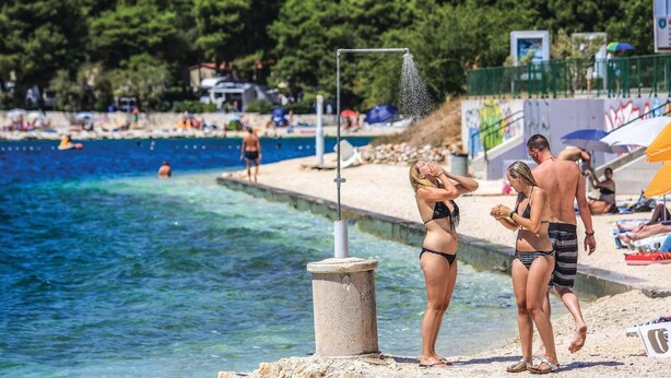 A beach with a pool, people sunbathing, and a water fountain. - Amazing Apartment in Labin With Outdoor Swimming Pool, Wifi and 4 Bedrooms (Prgomet)