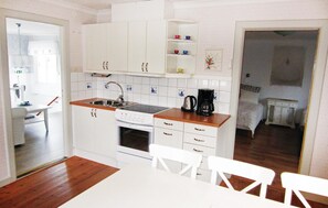 Apartamento | Cocina privada | Frigorífico y utensilios de cocina