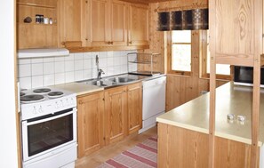 House | Private kitchen | Fridge, cookware/dishes/utensils