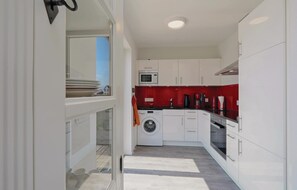 House | Private kitchen | Fridge, cookware/dishes/utensils