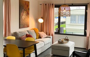 House | Living room - Stunning Home in Breukelen With 2 Bedrooms and Wifi (Breukelen)