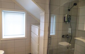 Apartment | Bathroom - Nice Apartment in Fitjar With 2 Bedrooms and Wifi (Fitjar)