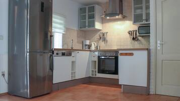 Apartment (Vakantiewoning 1) | Eigene Küche | Kühlschrank, Kochgeschirr/Geschirr/Besteck