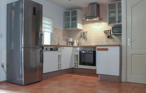 شقة (Vakantiewoning 1) | مطبخ خاص | ثلاجة، مستلزمات طهي/أطباق/أوعية