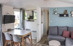 House | Living room | Smart TV - Beautiful Home in Renesse With 3 Bedrooms and Wifi (Renesse)