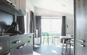 House | Private kitchen - Beautiful Home in Renesse With 3 Bedrooms and Wifi (Renesse)