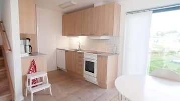 House | Private kitchen | Fridge, cookware/dishes/utensils
