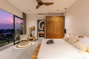 3 bedrooms, in-room safe, desk, travel crib