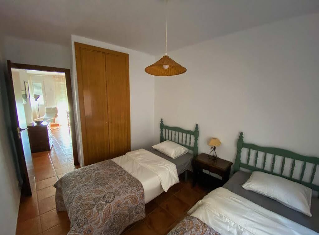 2 Schlafzimmer, Bügeleisen/Bügelbrett