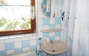 Apartment | Bathroom