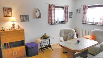 Căn hộ | Phòng khách | TV