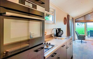 House (Chalet 84) | Private kitchen - Chalet 84 (Oosterwolde)