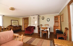 House | Living room | TV - Stunning Home in Mårdaklev With 5 Bedrooms (Älvsered)