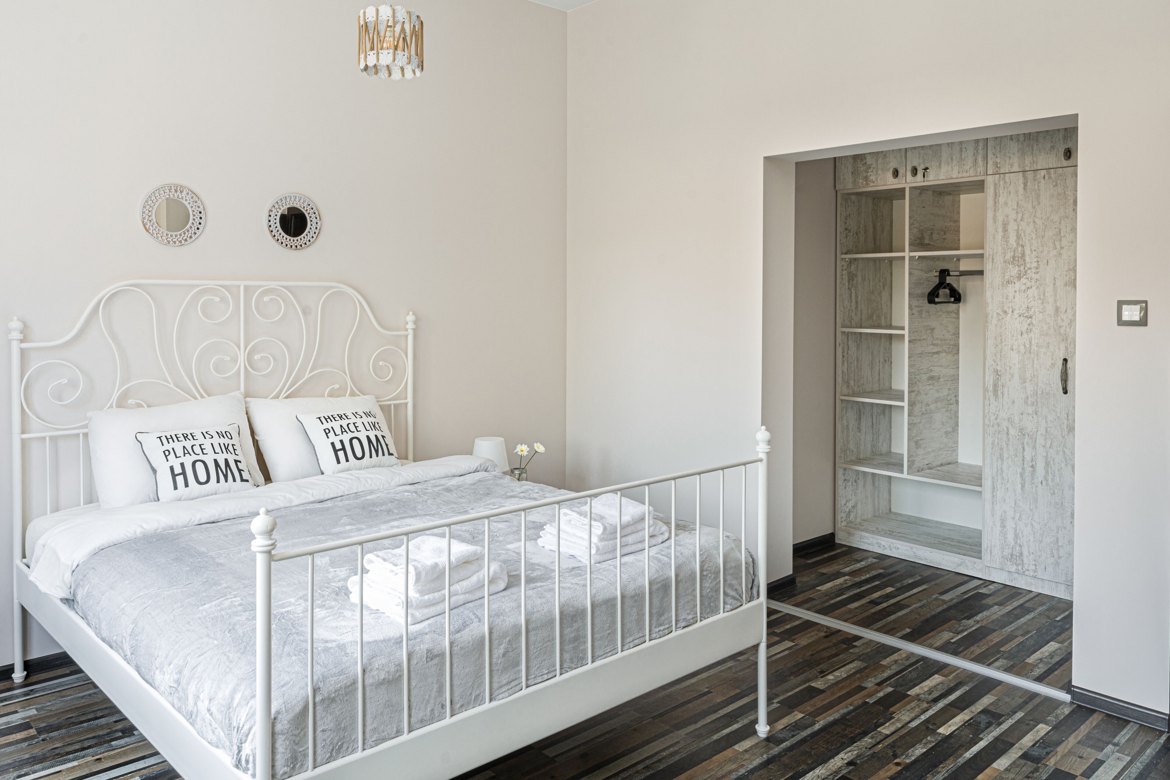 1 habitación, tabla de planchar con plancha, wifi gratis y ropa de cama 