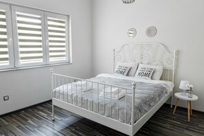 1 chambre, fer et planche à repasser, accès au Wi-Fi (inclus)