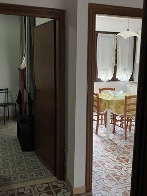 2 bedrooms, iron/ironing board, travel cot, free WiFi
