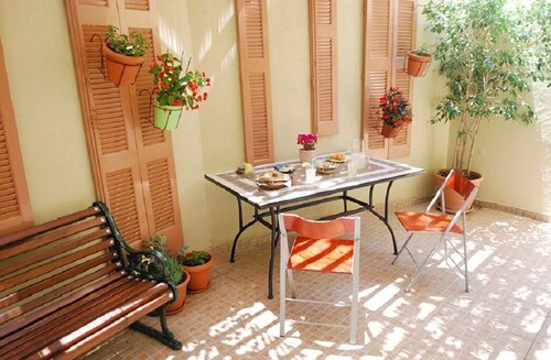 Central Heraklion Lovely Condo with Yard/ Garden. Ariadni.