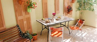 Central Heraklion Lovely Condo with Yard/ Garden. Ariadni.