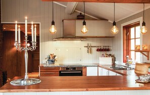 House | Private kitchen | Fridge, cookware/dishes/utensils - Beautiful Home in Rendalen With 4 Bedrooms (Rendalen)